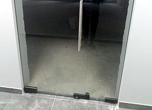 раздвижные двери из стекла 