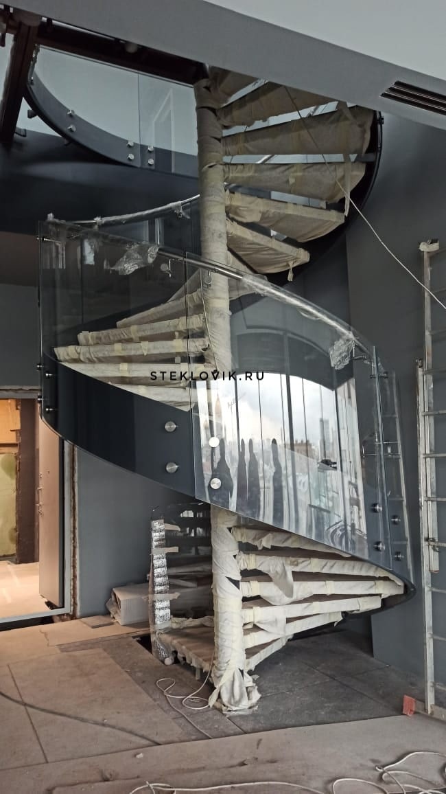 стеклянная винтовая лестница фото сложной конструкции
